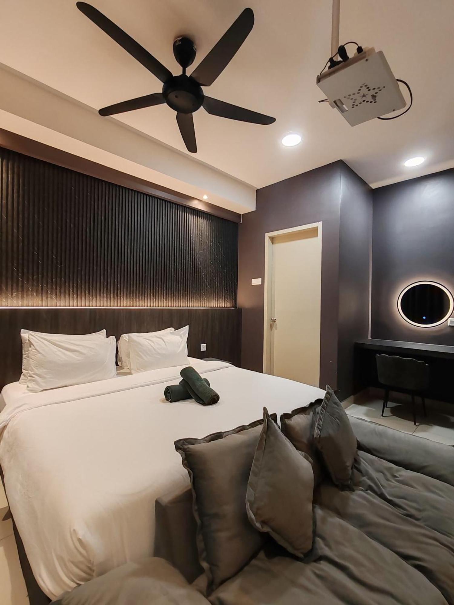 Luxury Couple Suites L Free Netflix L Massage Chair L Bathtub L Wifi 200Mbps L Town Area Bali Residence Малакка Экстерьер фото